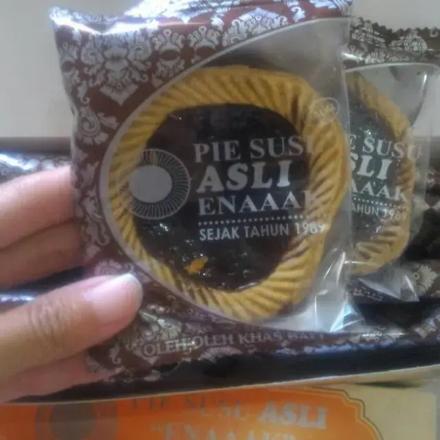 Rasa Coklat Pie Susu Asli Enaaak Oleh-oleh Khas Bali yang Wajib Kamu Beli Sebelum Pulang 2 Rasa Coklat
