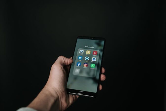 Hubungan Media Sosial dan Politik